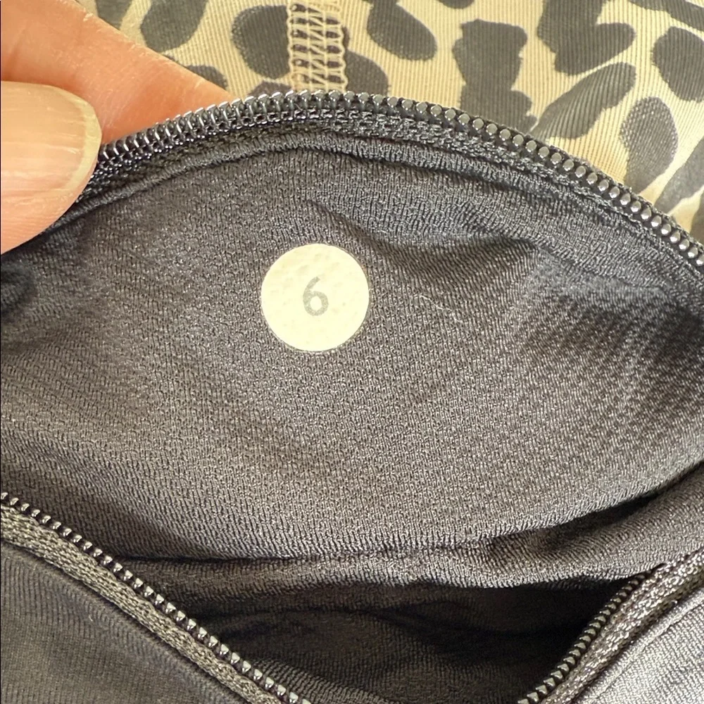 lululemon athletica Women’s Black and Gray Patterned Leggings